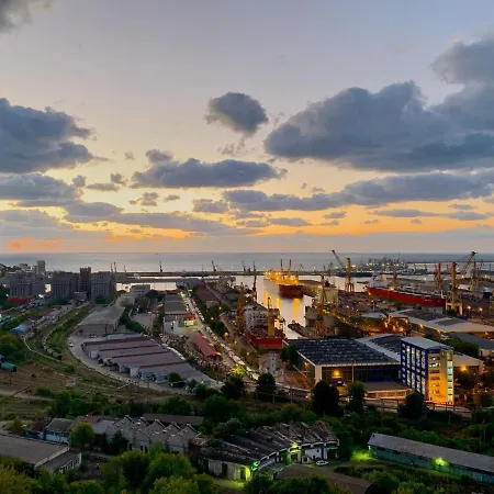 Rooftop With Large Harbor View Terrace Appartement Constanţa
