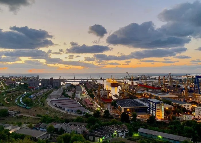 Rooftop With Large Harbor View Terrace Apartment Constanţa